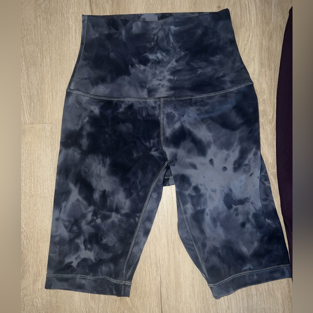 Lululemon biker shorts, sz. 4 grey tie-dye